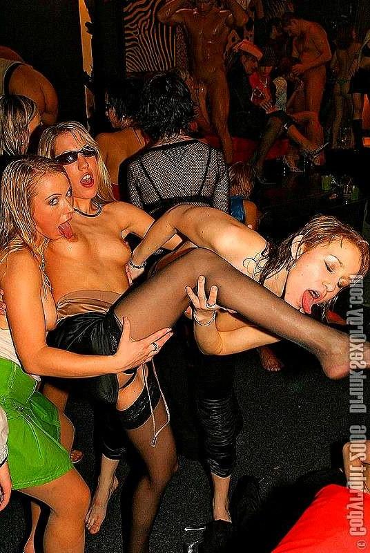 20P Sucking and fucking at a drunk sex orgy