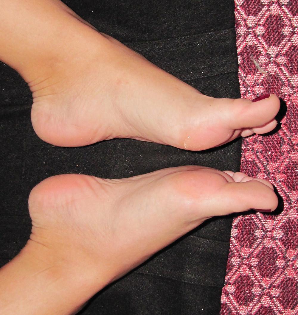 10P Young soles ready for footjob