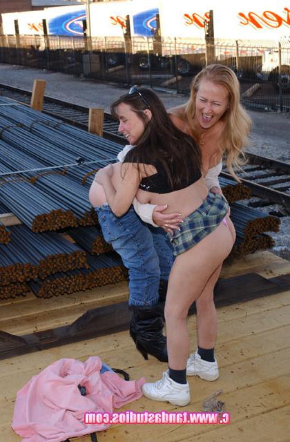 20P Older outdoor lesbos