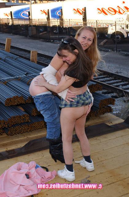 20P Older outdoor lesbos