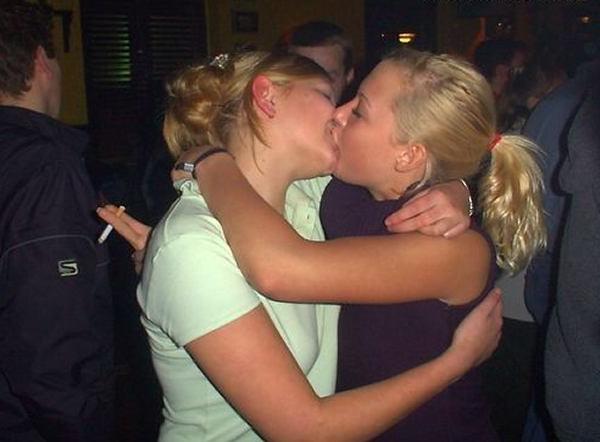 15P Drunk lez college girls kissing