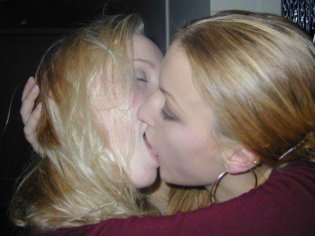 15P Drunk lez college girls kissing