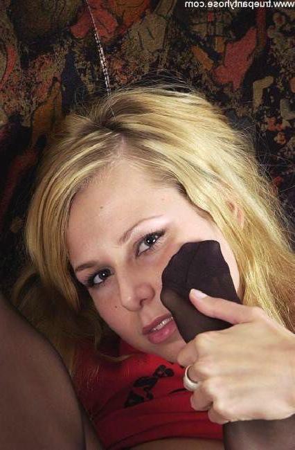 16P Hot girl in sexy pantyhose getting licked and fucked