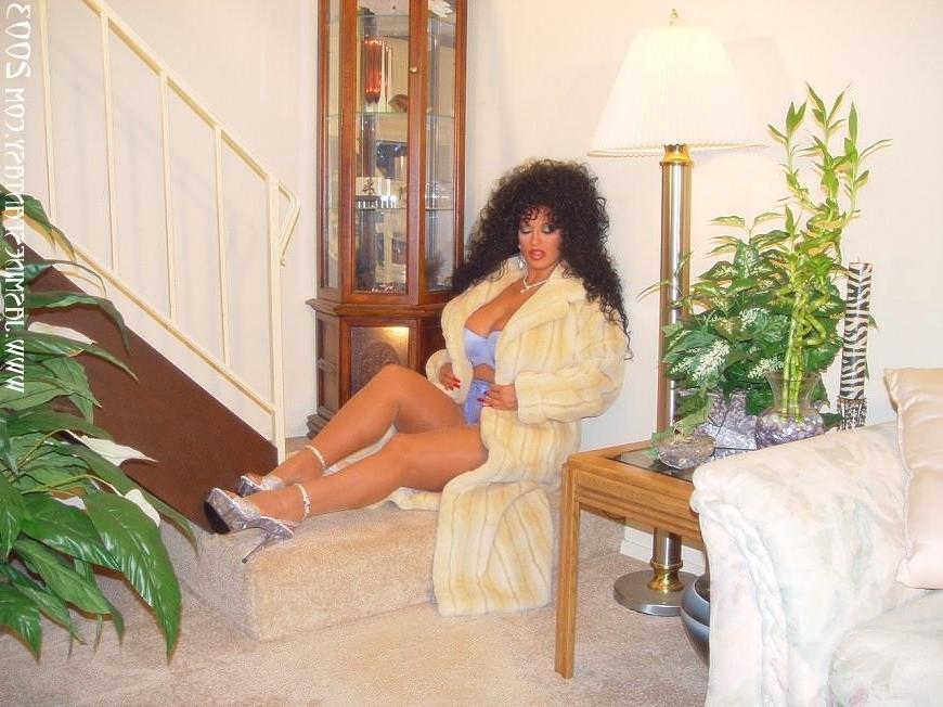 12P Busty milf Jasmine posing in lingerie