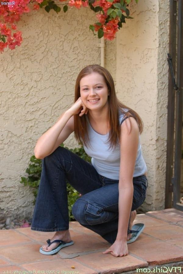 20P Angelic teen redhead posing butt and breasts and pussy outdoor