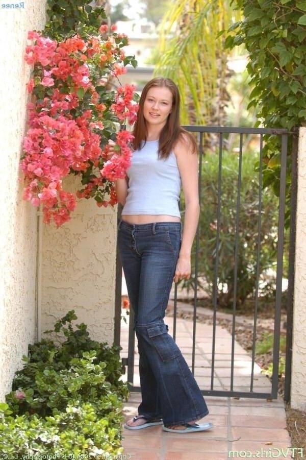 20P Angelic teen redhead posing butt and breasts and pussy outdoor