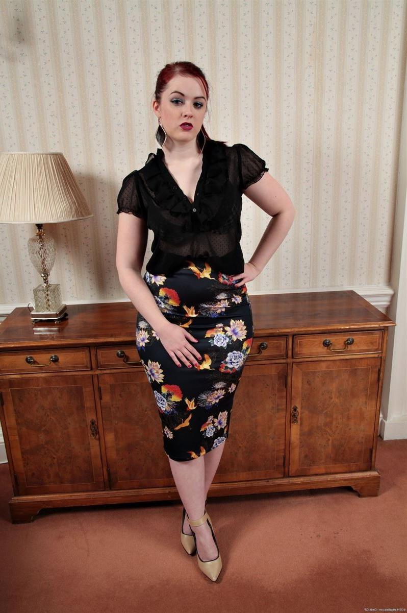 16P Jaye Rose strips off her skirt and lingerie in a bedroom