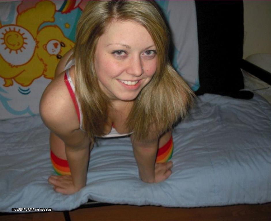 15P Amateur GF toys with lollipop and magic markers