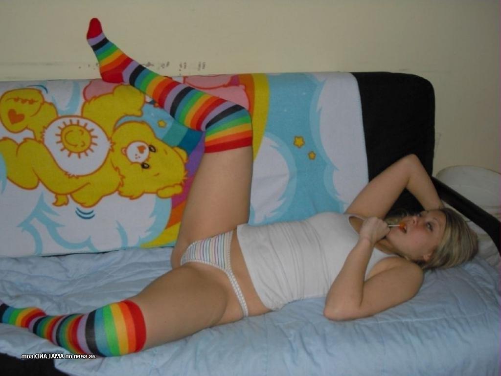 15P Amateur GF toys with lollipop and magic markers