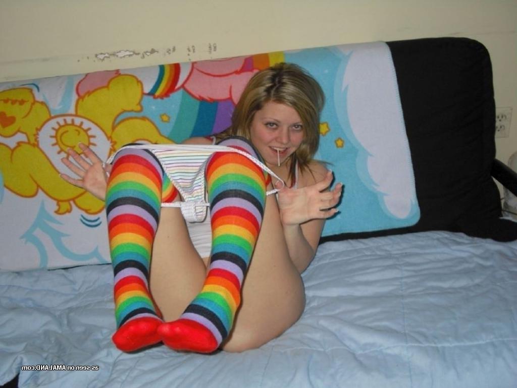 15P Amateur GF toys with lollipop and magic markers