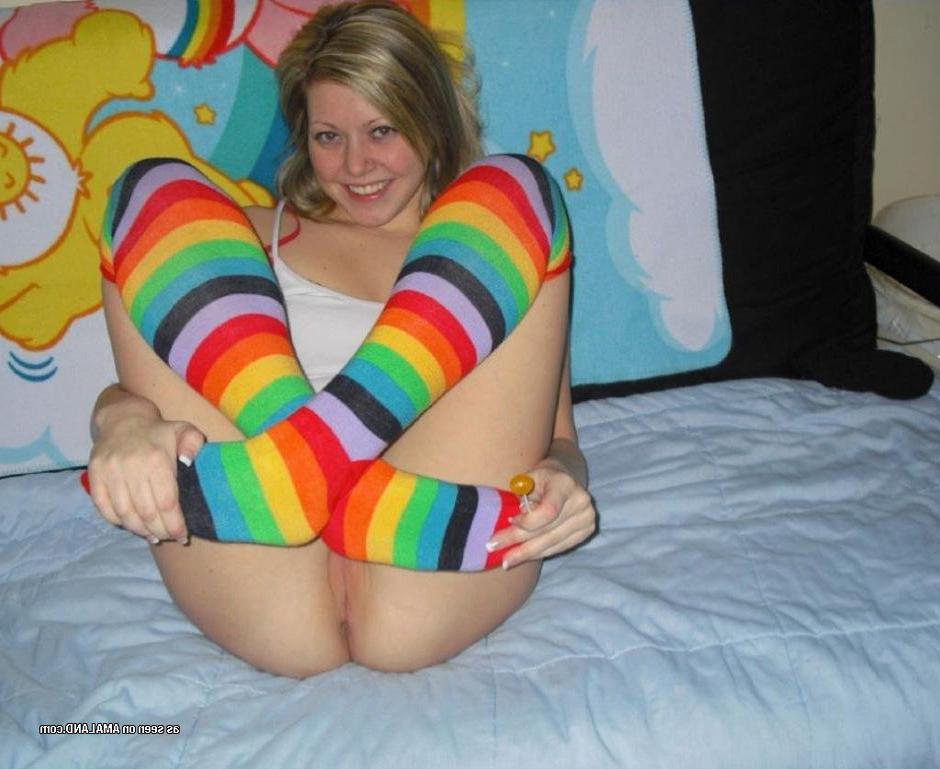 15P Amateur GF toys with lollipop and magic markers