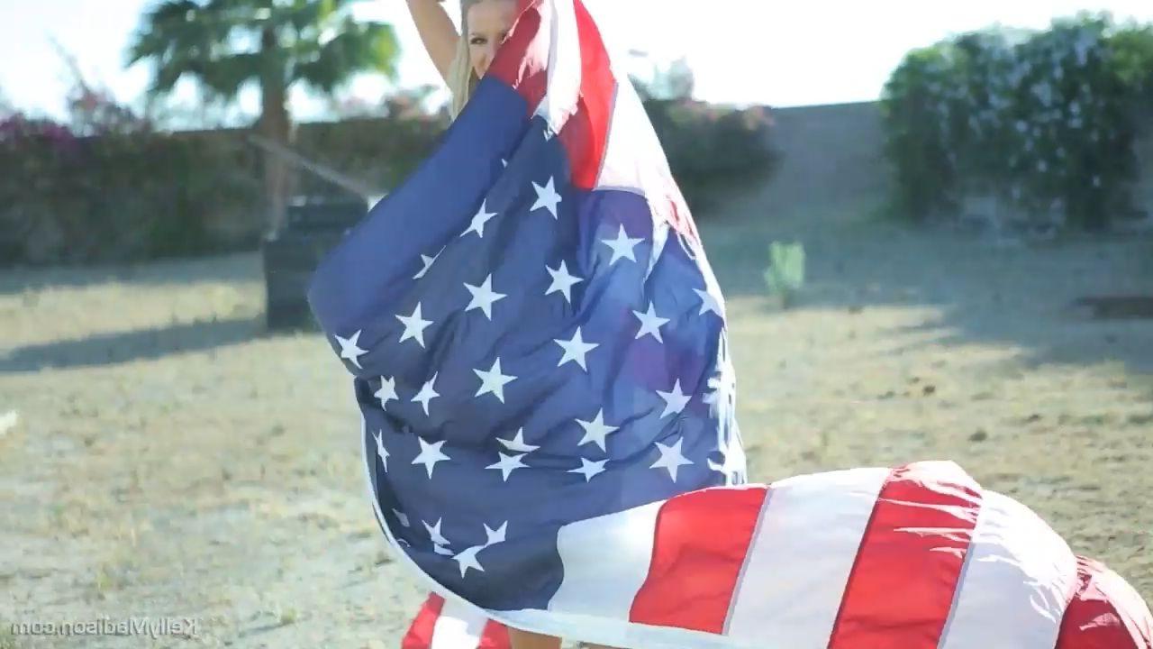 16P Nympho milf Kelly Madison loves the flag