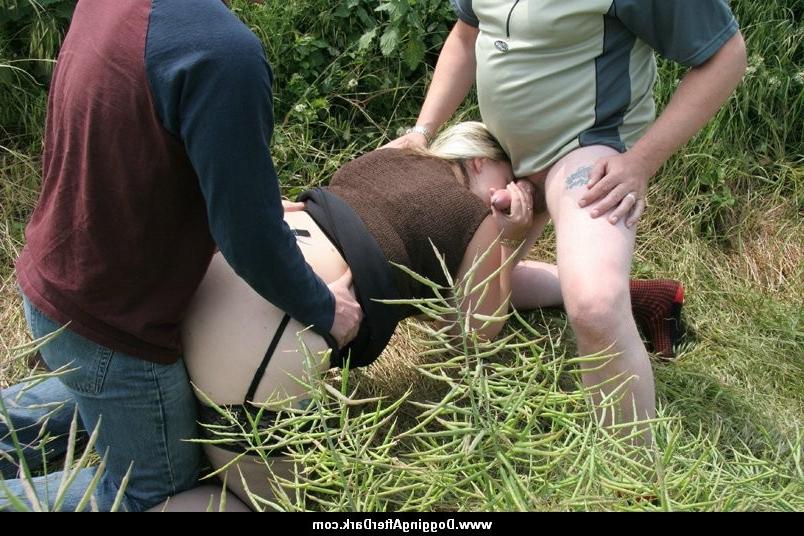 12P Amateur babes sucks and fucks outdoor