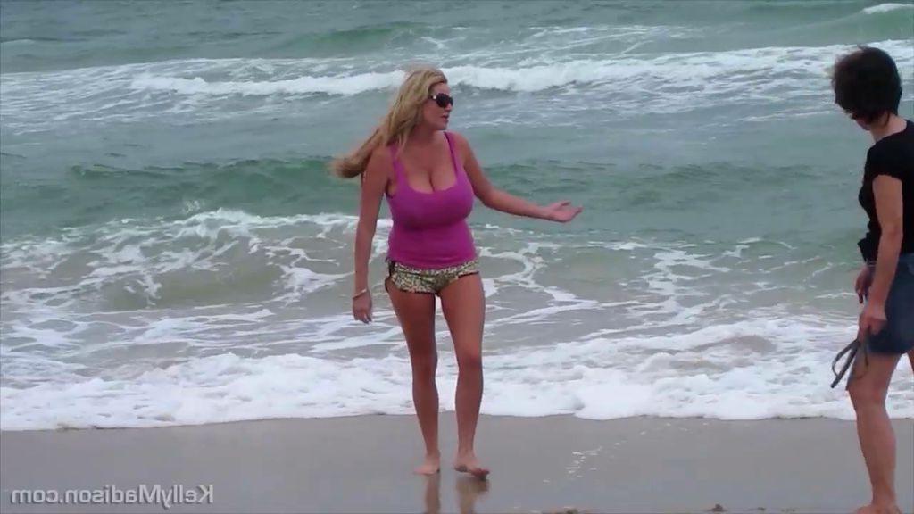 16P Nympho Kelly Madison takes her sex cam on vacation