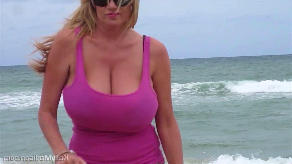 16P Nympho Kelly Madison takes her sex cam on vacation
