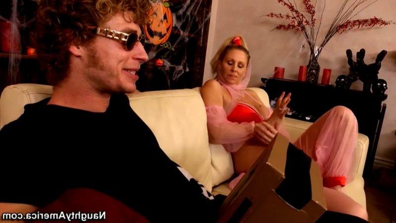 16P Julia Ann is the sexy and horny halloween genie