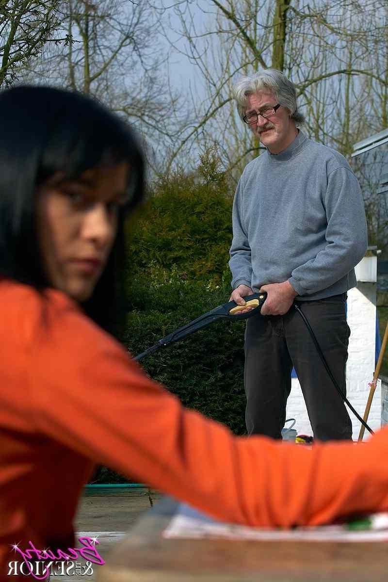 15P Old man gets lucky with a young babe