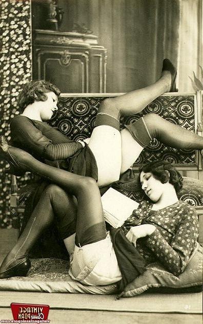 12P Sensual vintage ladies in sexy lingerie showing it