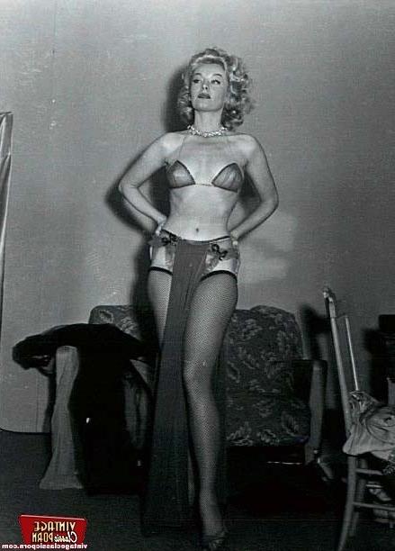 12P Sensual model from the fifties showing her body