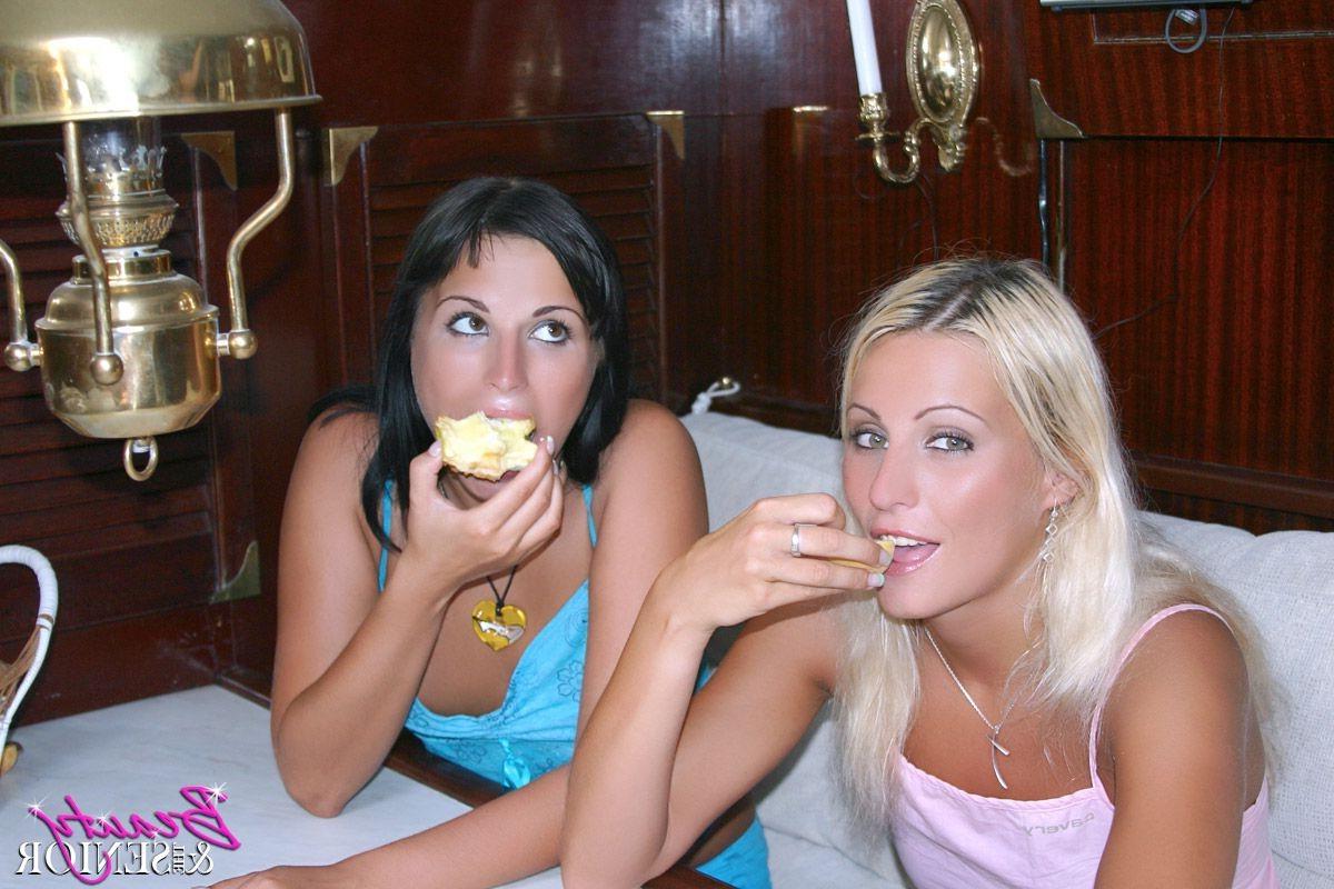 14P Two teenage stunners pleasing a dirty senior man