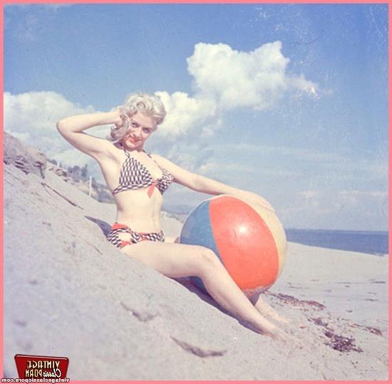 12P Sensual blonde sixties babes showing their fine body parts