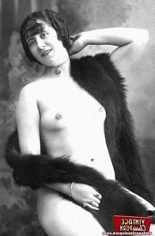 12P Several French ladies from the 1930s showing their body