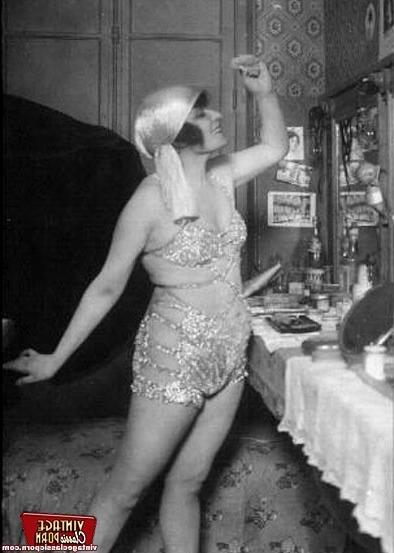 12P Several vintage ladies showing their sensual dance moves