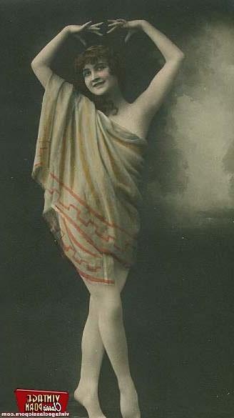12P Several vintage ladies showing their sensual dance moves