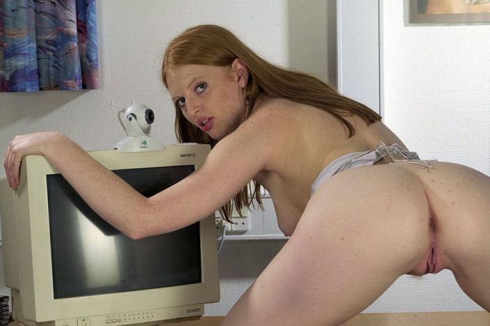 16P Freckled Redhead Webcam Fan Strips Naked At Her Computer