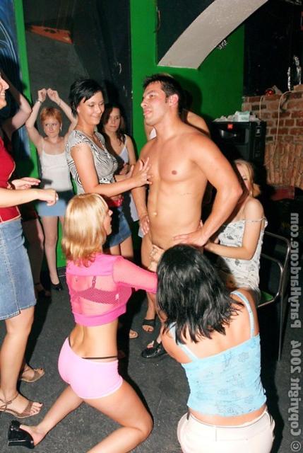 15P Drunk girls giving blowjobs