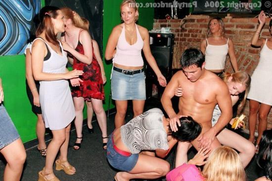 15P Drunk girls giving blowjobs