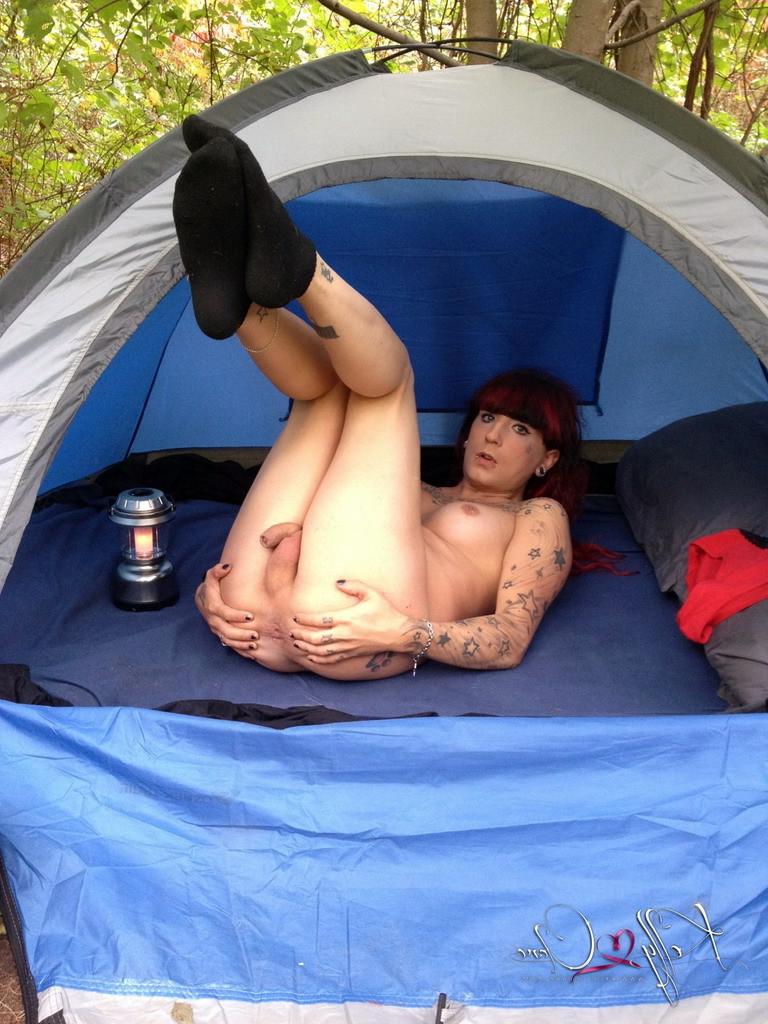 12P Filthy Kelly Clare spreads her legs in forest