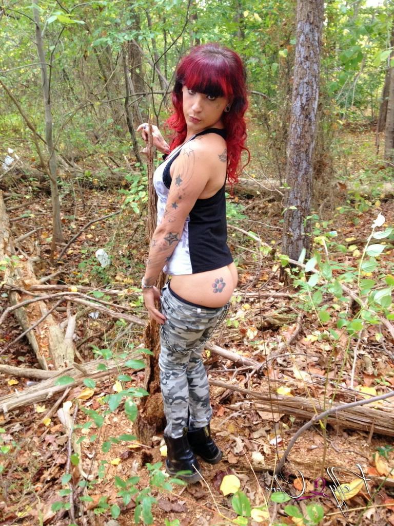 12P Filthy Kelly Clare spreads her legs in forest