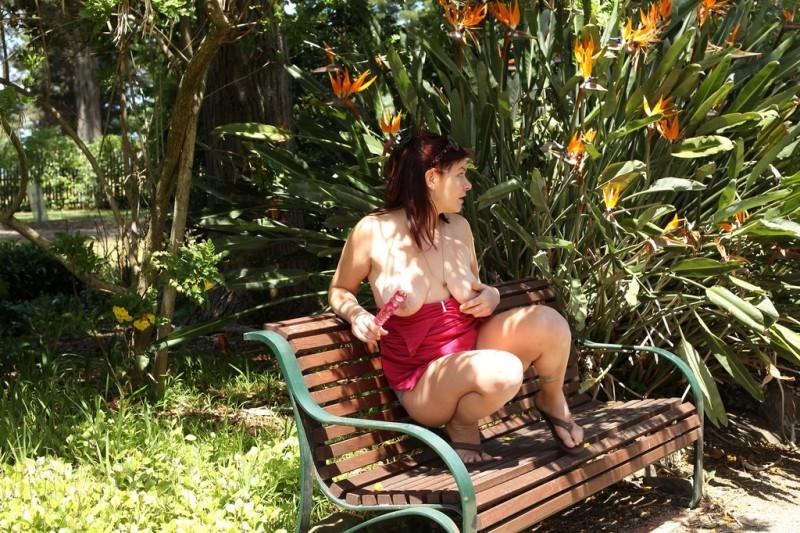 16P Amateur toying her pussy outdoor
