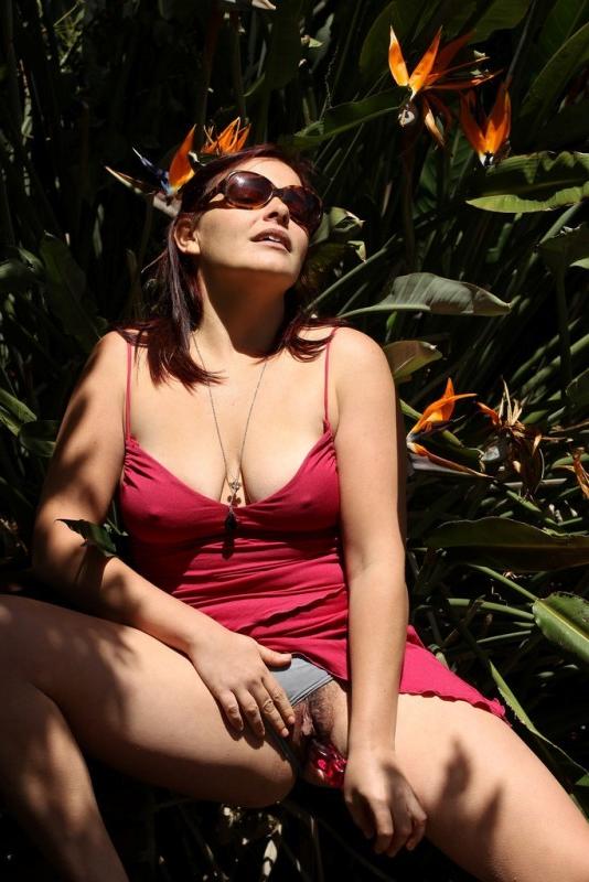 16P Amateur toying her pussy outdoor