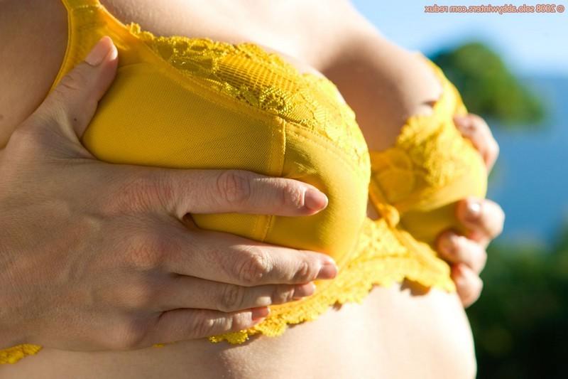 16P Blonde amateur Emm undressing and posing outdoor