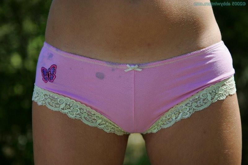 16P Jocelyn strips and poses outdoor