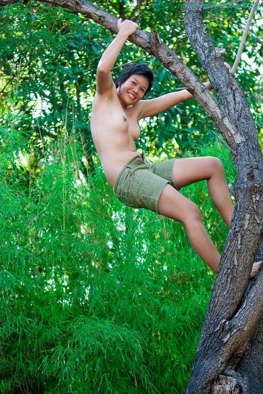 16P Dijon strips naked in the forest
