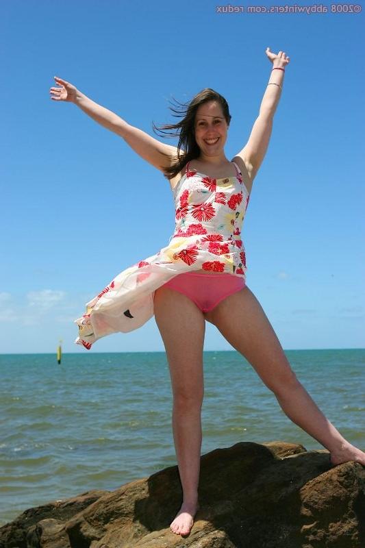 16P Nathalie strips her pink panties outdoor