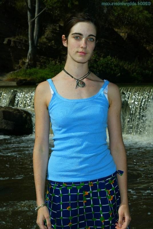 16P Jillian exposes her pussy outdoor