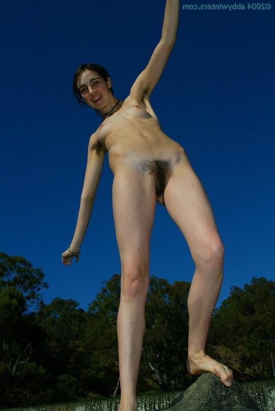 16P Jillian exposes her pussy outdoor