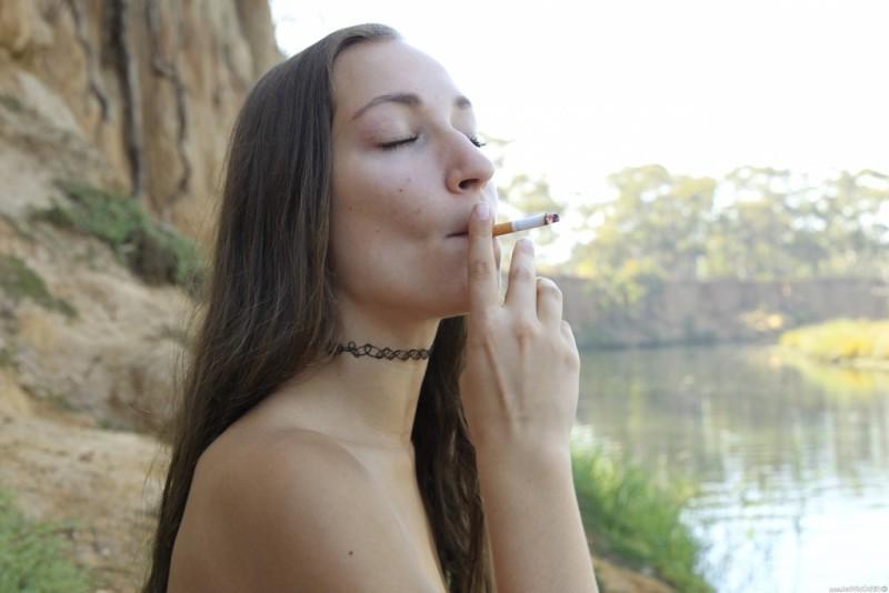 15P Girl toying her pussy outdoor