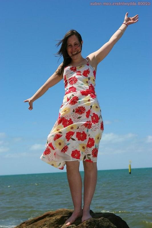 15P Girl strips and poses outdoor