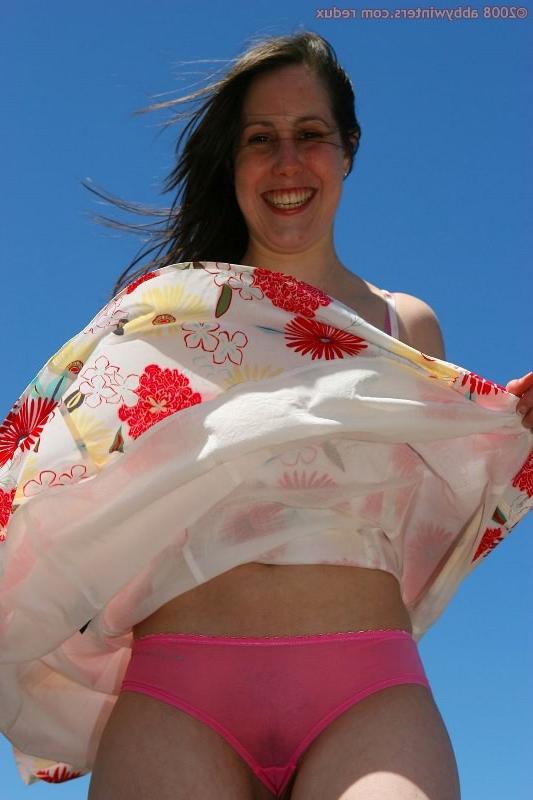 15P Girl strips and poses outdoor