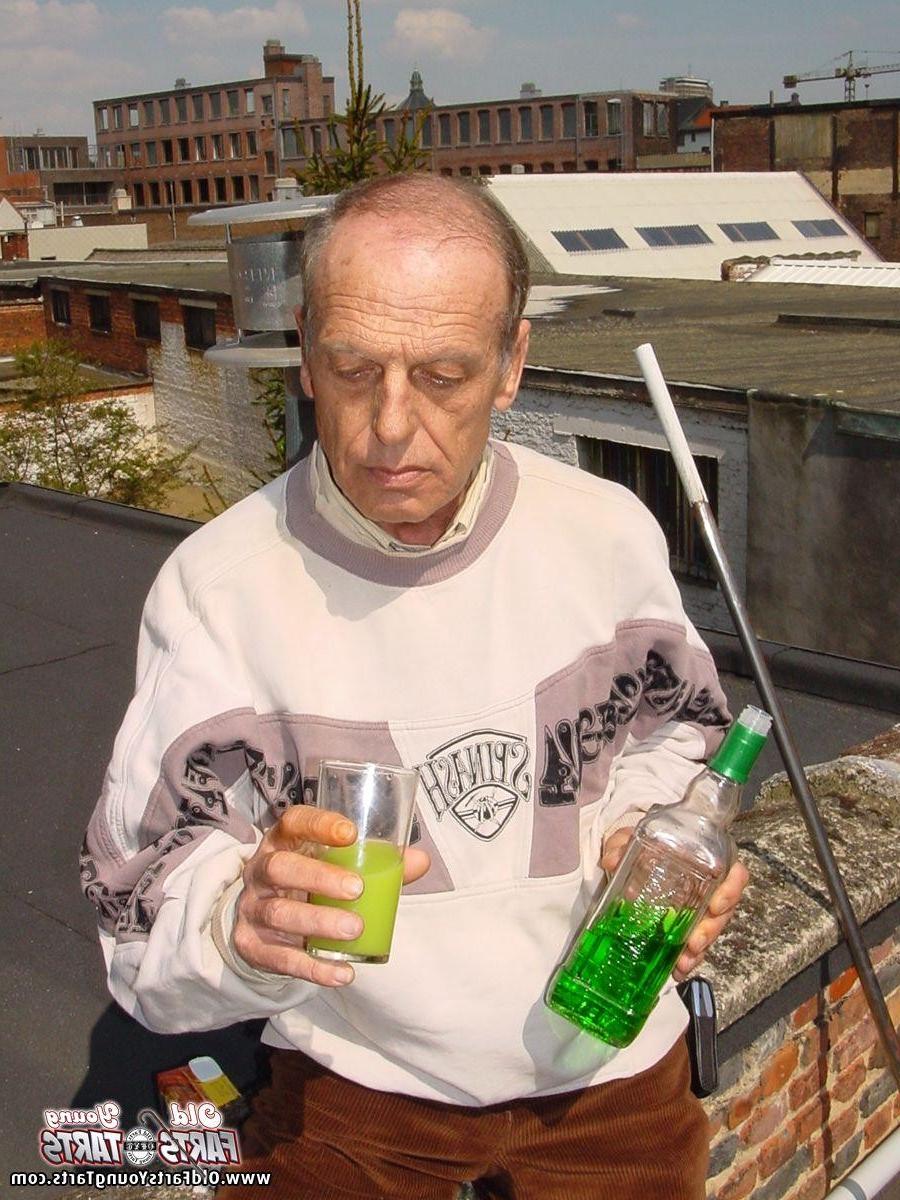 16P Drunk senior fucking a naughty blonde girl on a rooftop