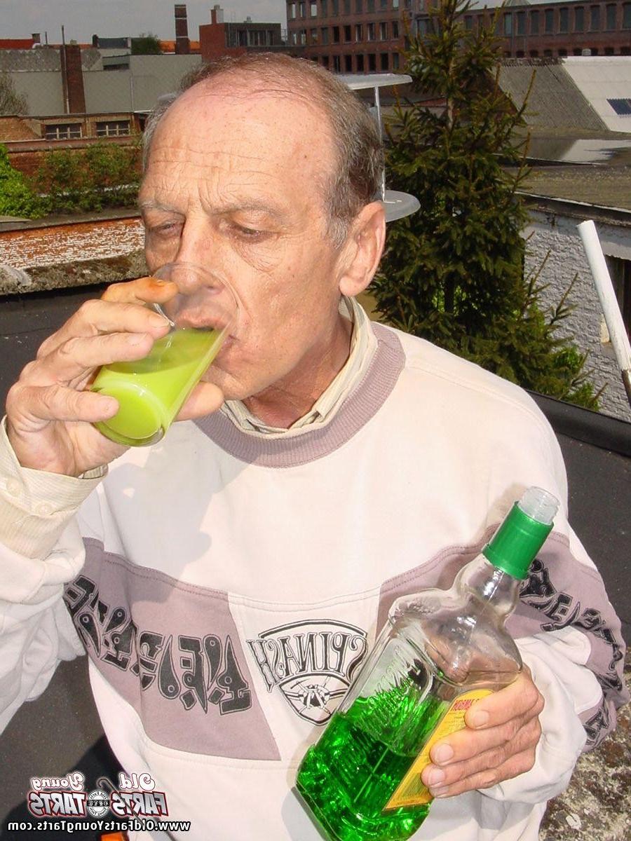 16P Drunk senior fucking a naughty blonde girl on a rooftop
