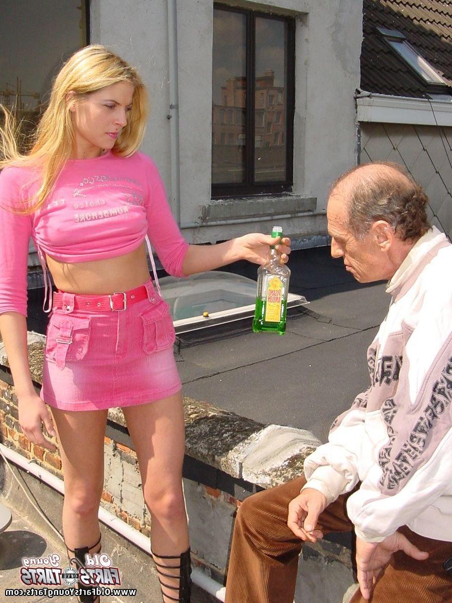 16P Drunk senior fucking a naughty blonde girl on a rooftop