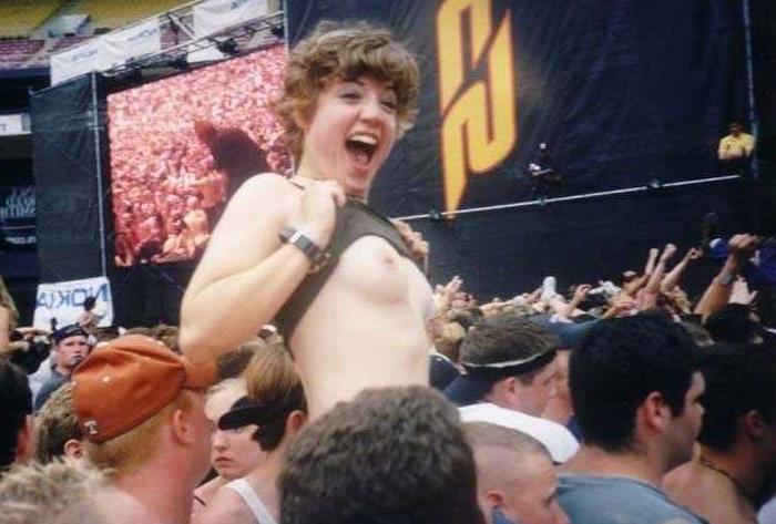 15P Real drunk amateurs flashing their tits