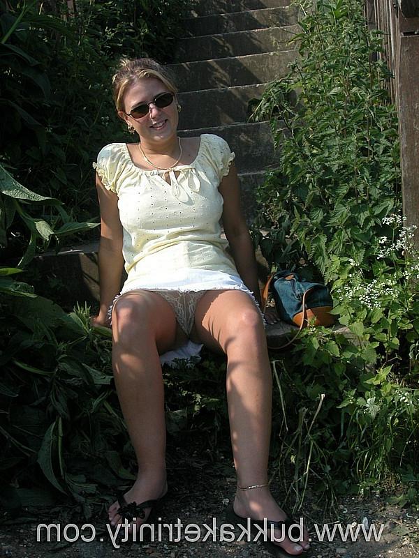 19P Busty hot sexy wife loves outdoor sex