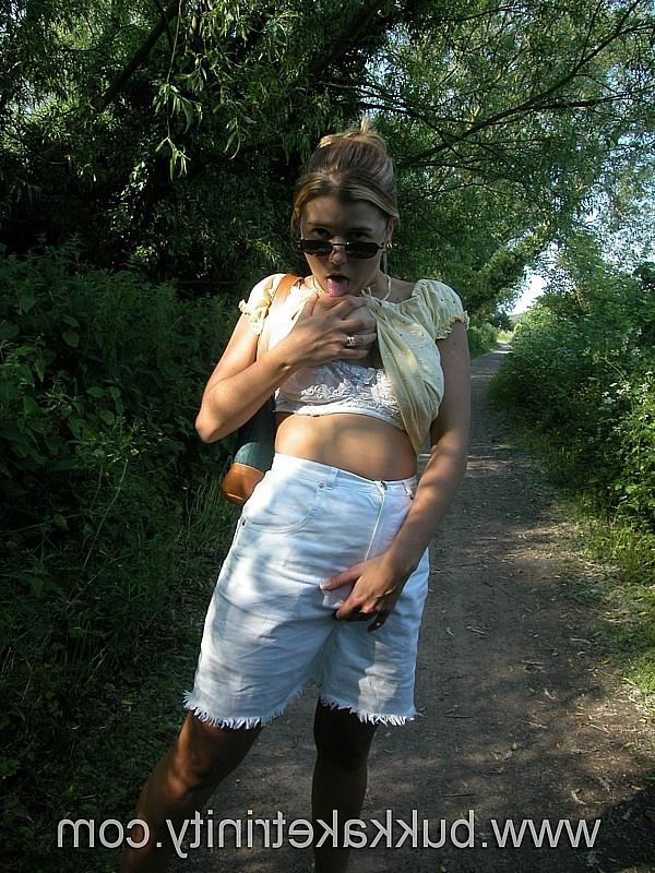 19P Busty hot sexy wife loves outdoor sex